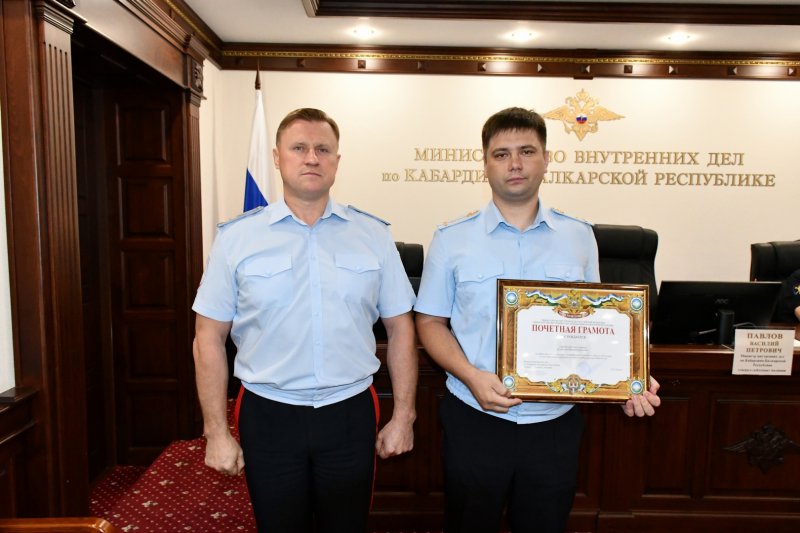 Министр внутренних дел по КБР Василий Павлов наградил отличившихся сотрудников