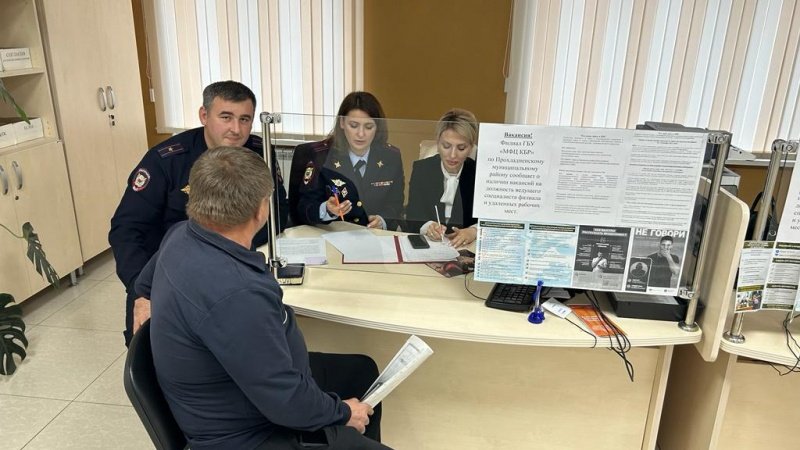 Полицейские Прохладненского района оказали юридическую помощь жителям г. Прохладного