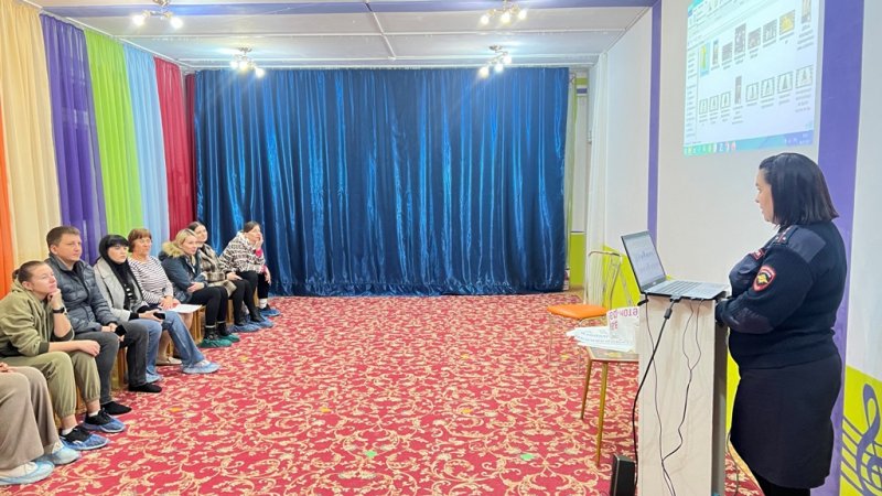 Автоинспекторы Кабардино-Балкарии приняли участие в родительском собрании и обсудили вопросы безопасности детей на дороге в зимний период